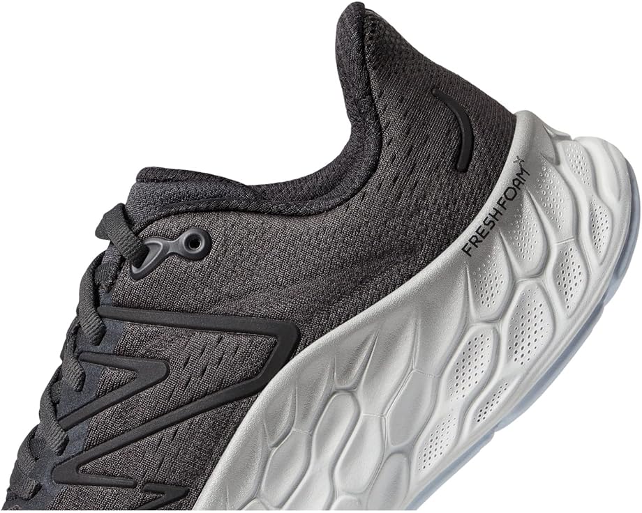 New Balance Fresh Foam More V4 Black/Starlight