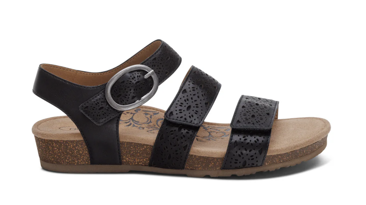 Aetrex Lilly Black Cut Out